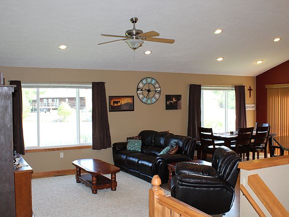 3rd image of 3 Lakeview Cir