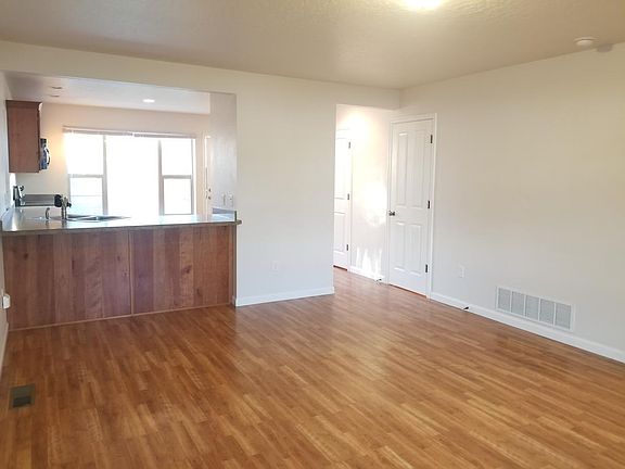 4th image of 2115 A Mount Ave
