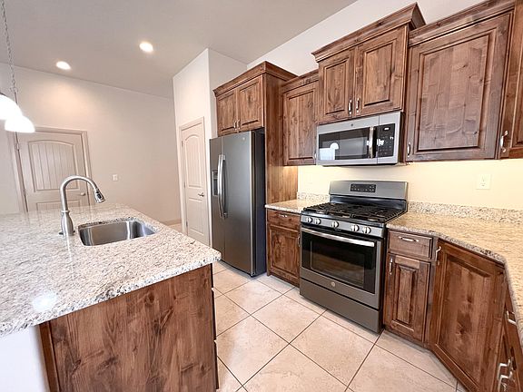 5th image of 253 N 2530 W