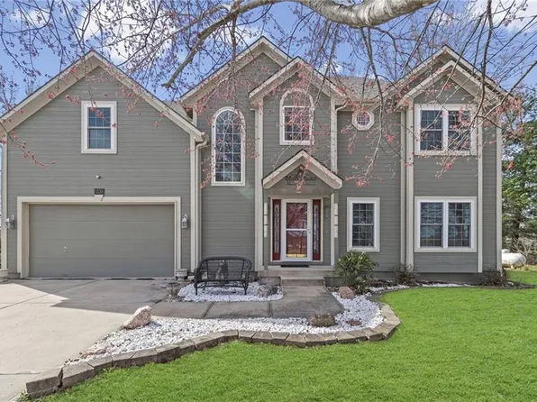1330 N Lake City Valley Rd, Buckner, MO 64016