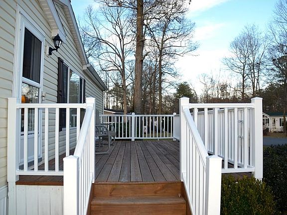 Large Front Porch to enjoy Summer Nights!!
