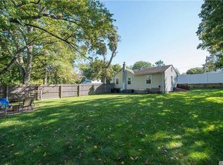 26 Blue Point Rd, Selden, NY 11784