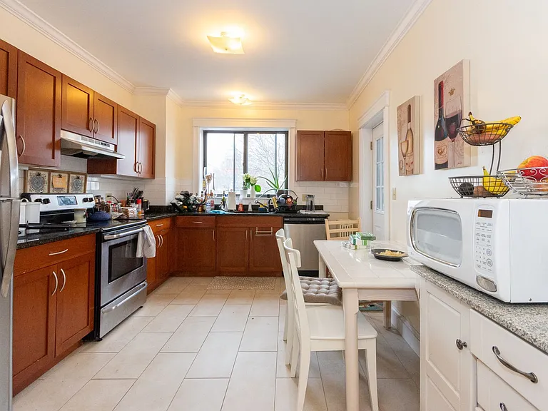 31 Glenville Ave #6 — Photo 10