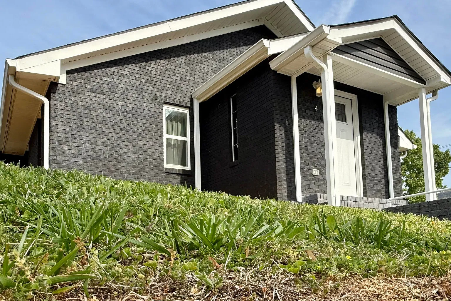 2 bed, $1,600 — Photo 1