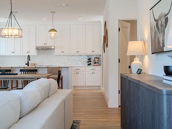 3rd image of 7207 Gaston Ave #1403