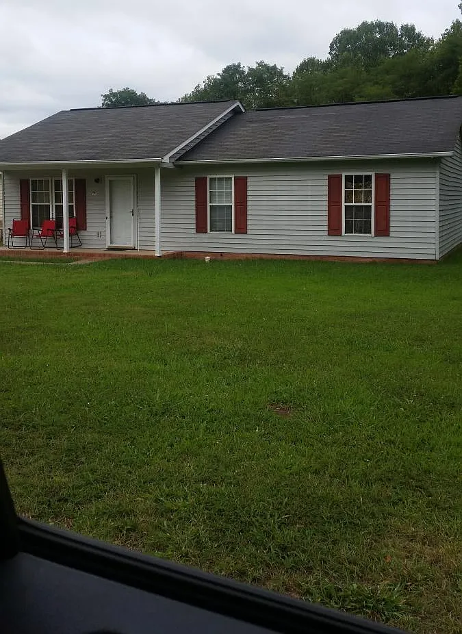 3 bed, 1.5 bath, 1092 sqft, $1,475 — Photo 1