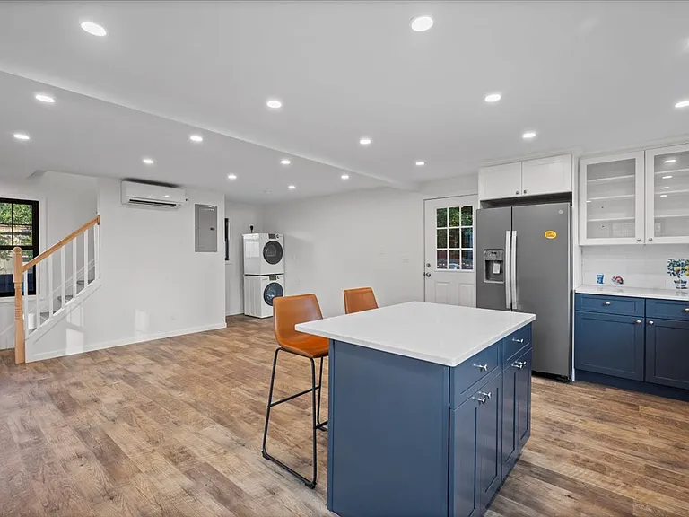 90 Ditmars St — Photo 8