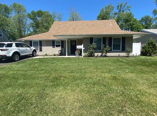 27 Harvest Rd, Levittown, PA 19056