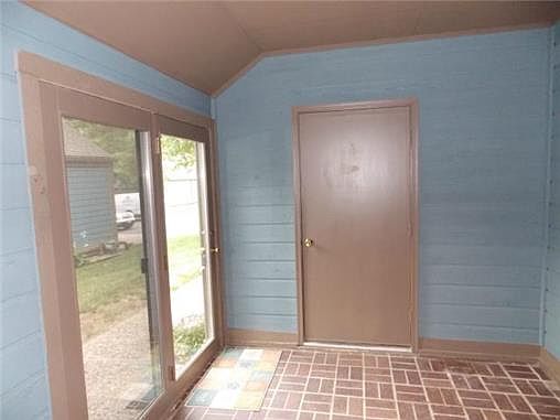 3rd image of 225 Lakeside Dr