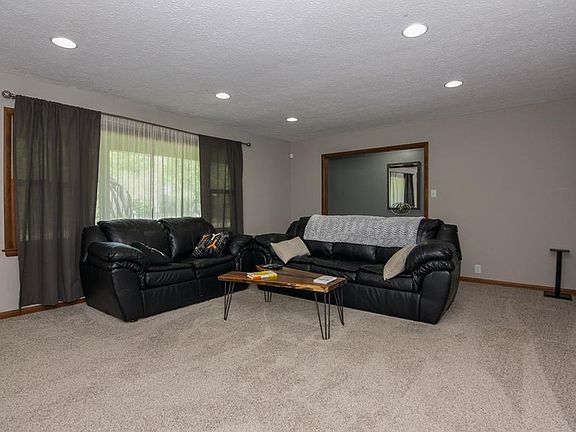 5th image of 5445 Hawthorne Dr