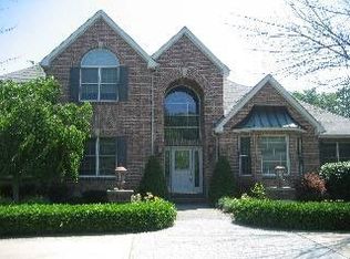 6952 Meadowview Dr, Lambertville, MI 48144