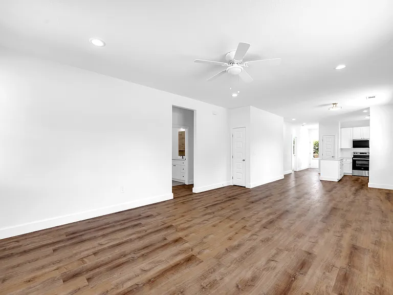 1701 Lakewood — Photo 8