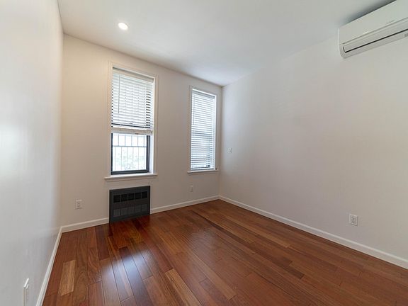 5th image of 2035 76th St APT 1R