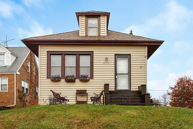 1st image of 2716 W 96th Pl
