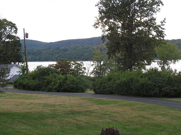 3rd image of 16 Scenic Dr