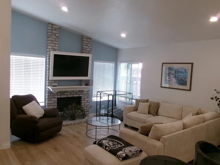 2202 Scenic Park St — Photo 3