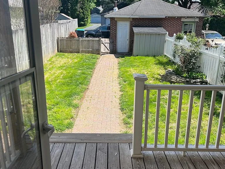 822 W Main St — Photo 3