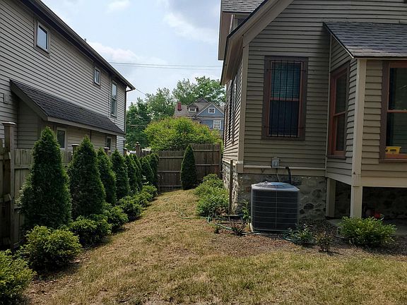 4th image of 1321 S Westnedge Ave