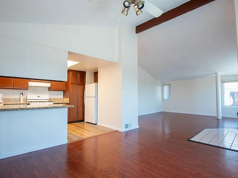 1319 Grand Ave — Photo 4