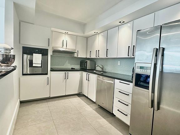 4th image of 19370 Collins Ave APT 319
