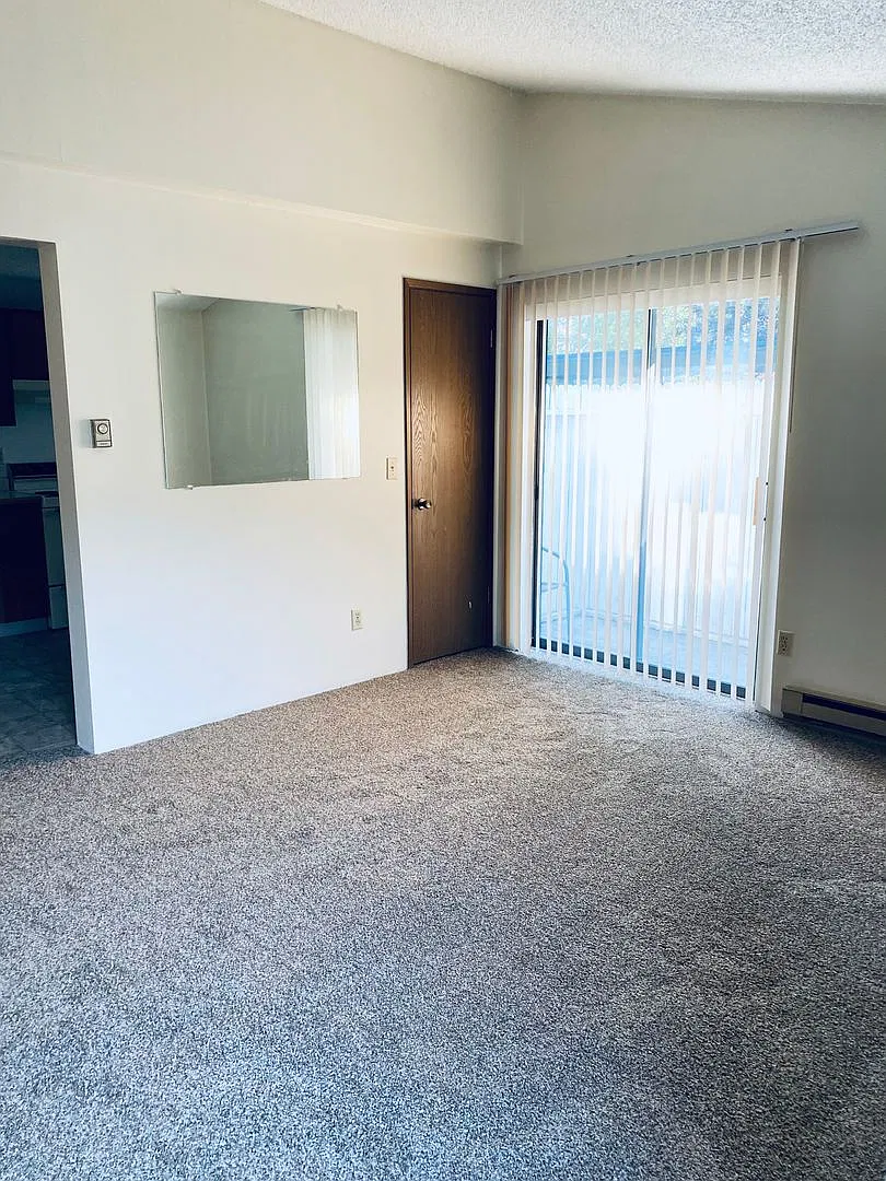 Fantastic Northside 1 Bedroom 1 Bath Mead School District Condo — Photo 3