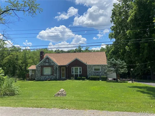 11244 Lindade Dr, Saint Ann, MO 63074