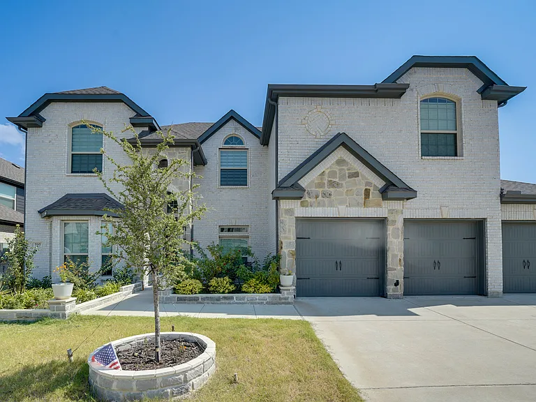 727 Stearman Ln — Photo 2