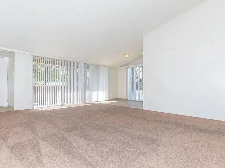 Laurel Glen — Photo 14