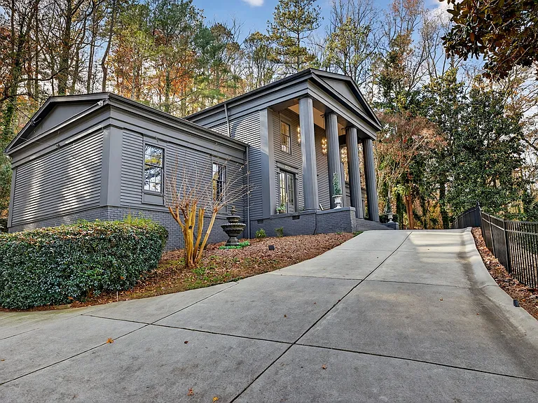 2525 Spalding Dr — Photo 31