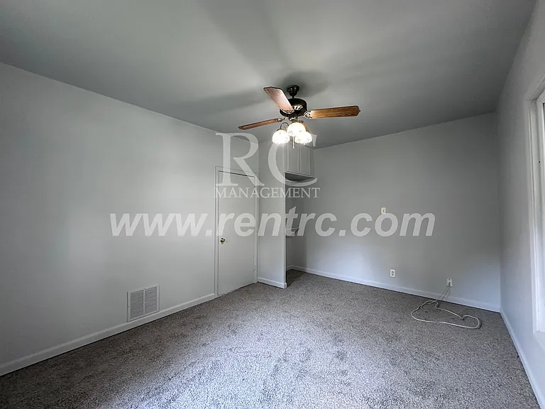 15 N Jefferson St #N — Photo 11