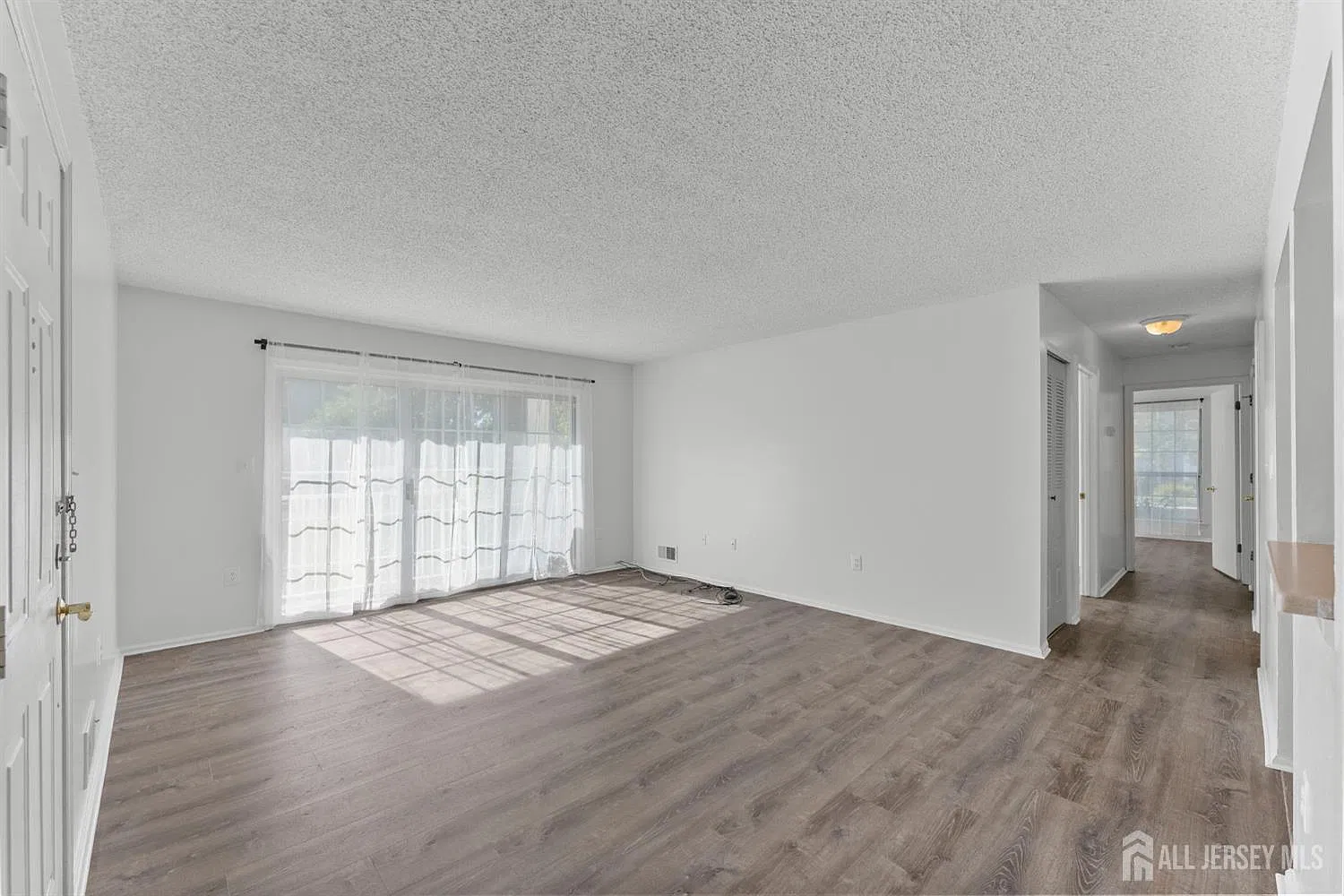 2 bed, 2.0 bath, 1052 sqft, $2,150 — Photo 4