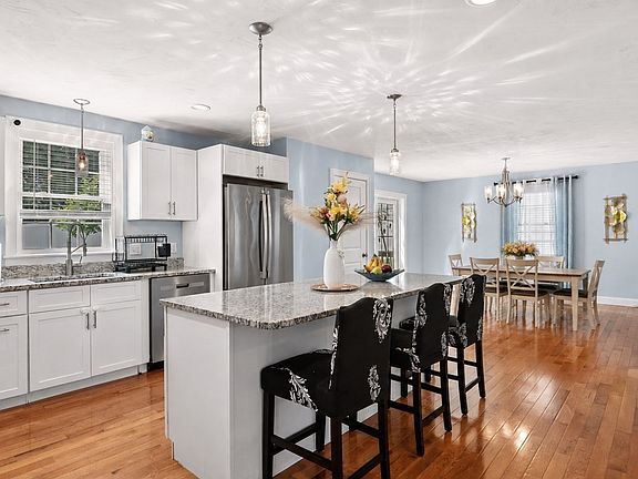4th image of 133 Apricot St