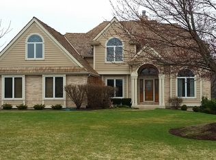 8402 Country Shire Ln, Spring Grove, IL 60081