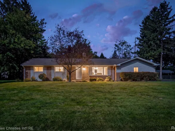 1311 Winchcombe Dr, Bloomfield Hills, MI 48304