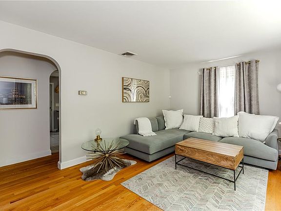 5th image of 111 Isabella Ave