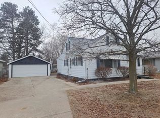307 Schoolcrest Ave, Clare, MI 48617