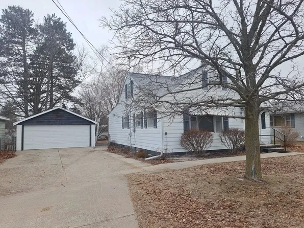 307 Schoolcrest Ave, Clare, MI 48617