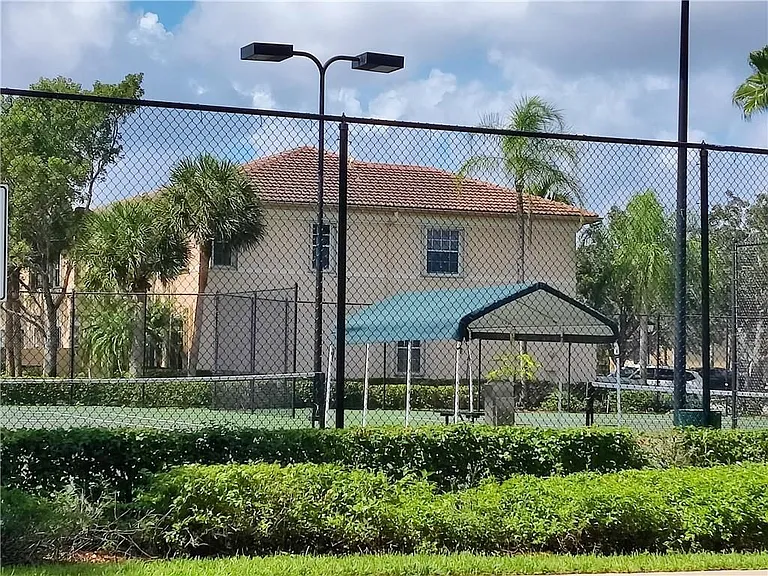 2761 SW 85th Ave — Photo 11