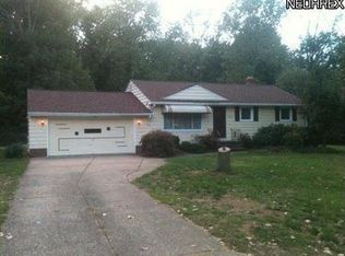 4640 Lansing Dr, North Olmsted, OH