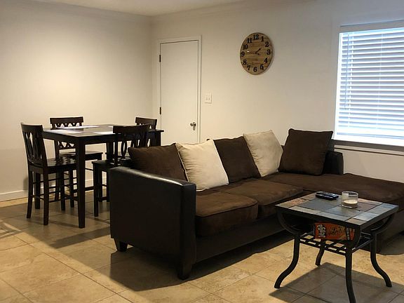 3rd image of 8401 Williamsburg Cir