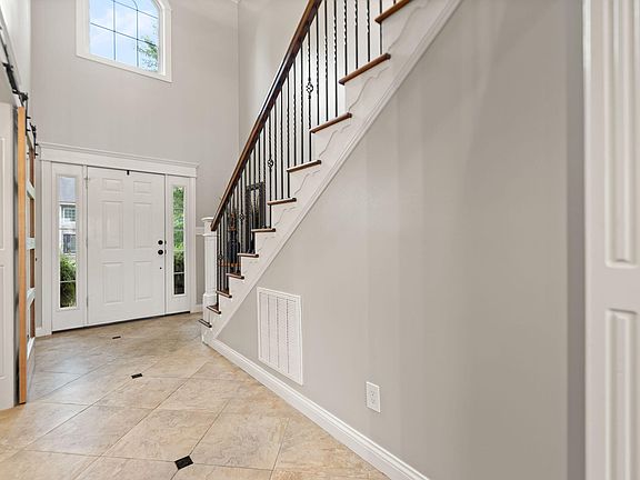 3rd image of 398 Arden Dr