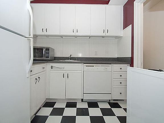 3rd image of 3530 Edgewood Dr