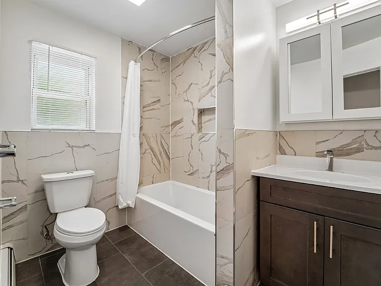 Stratford Apartments — Photo 6