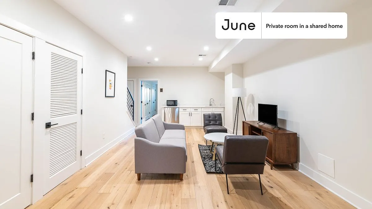 Full bedroom in 3 bed/2.5 bath home in Columbia Heights #1718 A — Photo 4