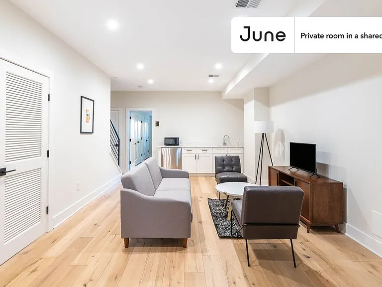 1340 Harvard St NW #C — Photo 5