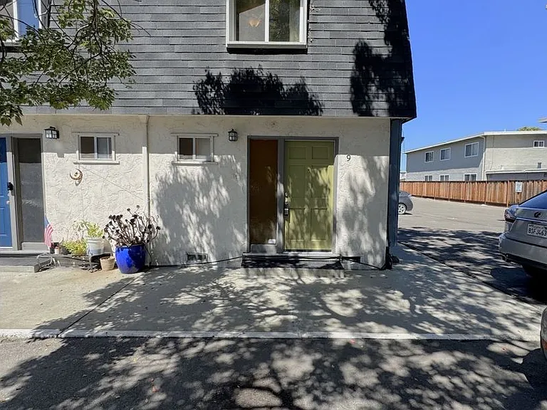 946 Tamarack Ln #9 — Photo 3