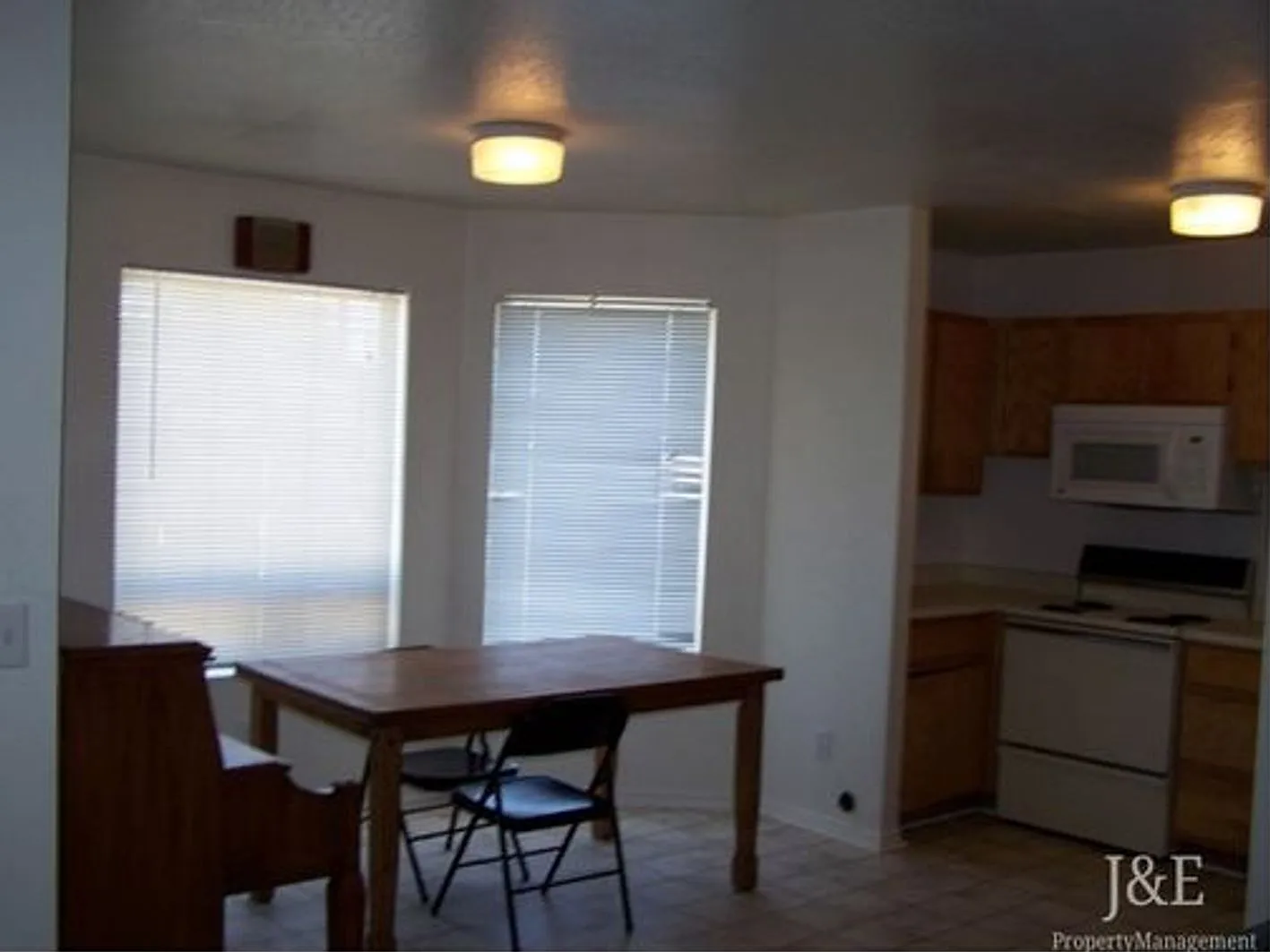 3 Bedroom 2 Bathroom Top Apartment — Photo 4