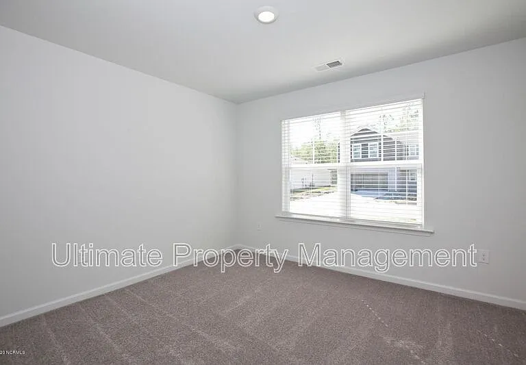 585 Draymore Dr NE — Photo 18