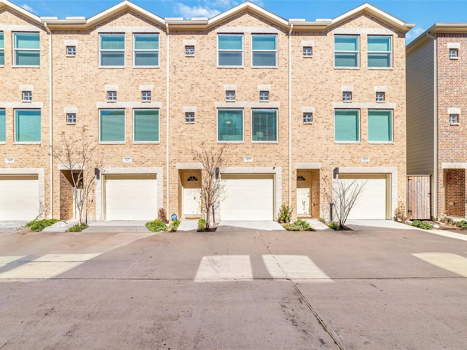 2 bed, 2.0 bath, 1501 sqft, $1,895 — Photo 1