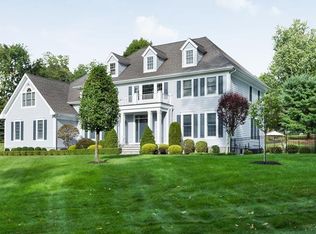 3 Colonial Dr, Katonah, NY 10536